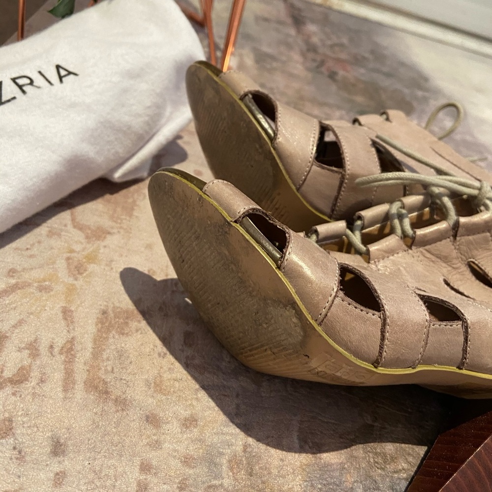 BCBG leather lace up sandals - Picture 5 of 5